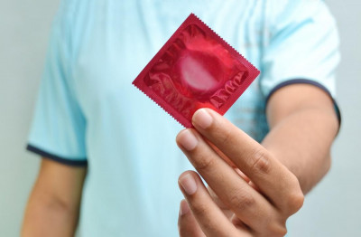 Sebelum Berhubungan Seksual, Perhatikan 4 Manfaat Menggunakan Kondom Ini